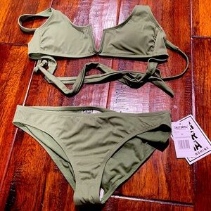 California Sunshine bikini. Adjustable straps, tie back. Size medium